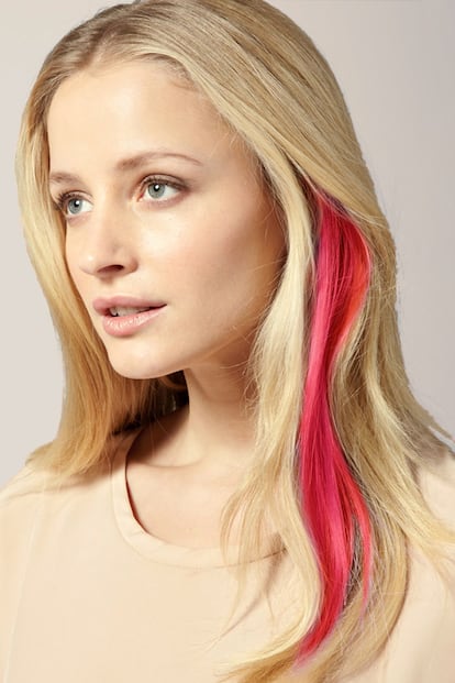 Extensión de pelo con sujeción de pinza en color rosa. De Hershesons. Precio: 24,21 euros