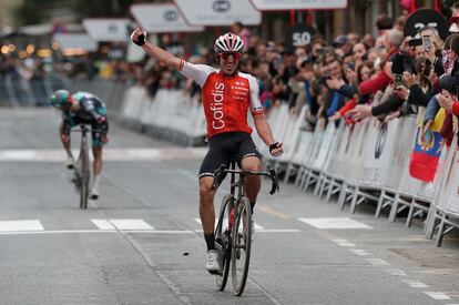 El gipuzkoano Ion Izagirre se llevó el XXIV Gran Premio Miguel Induráin disputado este sábado en Navarra tras imponerse al colombiano Sergio Higuita.