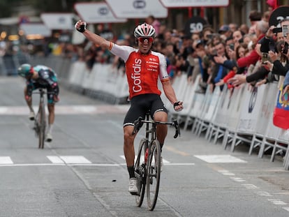 El gipuzkoano Ion Izagirre se llevó el XXIV Gran Premio Miguel Induráin disputado este sábado en Navarra tras imponerse al colombiano Sergio Higuita.