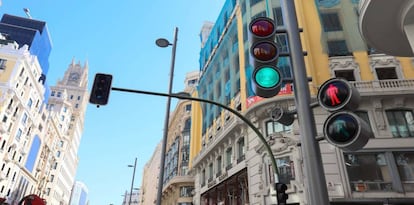 New traffic lights on Gran Vía.