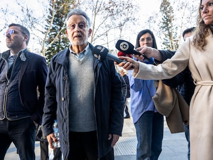 El exvicealcalde Alfonso Grau a su entrada a la Ciudad de la Justicia de Valencia donde se ha juzgado la supuesta 'caja b' del PP municipal.