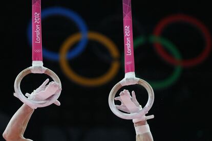 El gimnasta estadounidese Jonathan Horton durante el ejercicio de anillas de la final de gimnasia artística.