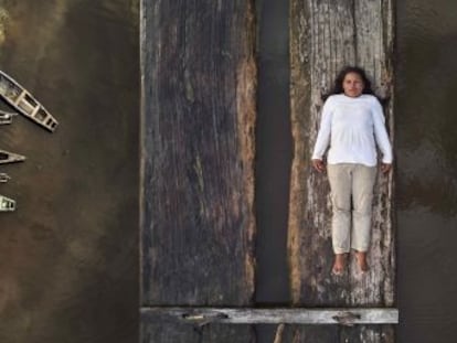 Para Lilia Isolina Java Tapayuri, proteger al delfín rosado es sagrado. Esta es la décima y última historia de la serie  Rainforest Defenders , que presenta a líderes que luchan por la conservación de los bosques