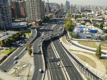 Autopista central de Santiago de Chile, uno de los activos controlados por Abertis a través de su filial ViasChile.