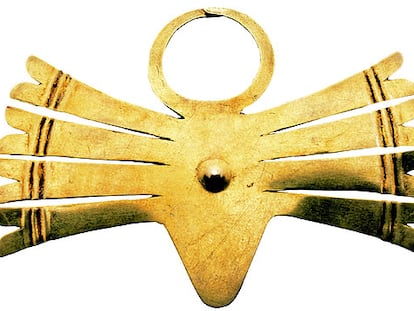 Nariguera de oro azteca en forma de mariposa, del Museo Nacional de Antropología de México.