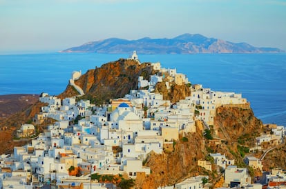 Vista de la ciudad de Chora, capital de la isla de Serifos.
