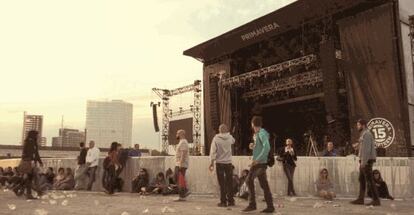Media hora antes, ya hay quien espera a Damien Rice.