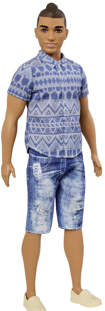 Uno de los nuevos modelos de Ken, con mo&ntilde;o, bermudas y camiseta moderna.