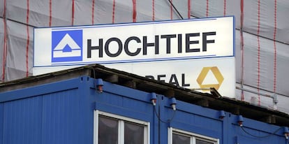 Cartel de Hochtief en una obra.