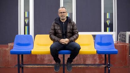 Álvaro Cervera, técnico del equipo gaditano, en la ciudad deportiva del club. Cervera llegó en la temporada 2016-17 y afirma que, en el futuro, venir a esta ciudad ya nunca será "venir a Cádiz", sino "volver a Cádiz".