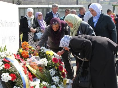 Familiares de las v&iacute;ctimas de la matanza de Srebrenica de 1995.
