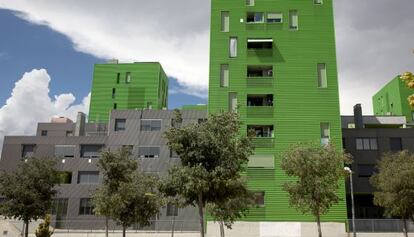 Los edificios en Vallecas de cuyas obras tendrá que hacerse cargo la EMVS.