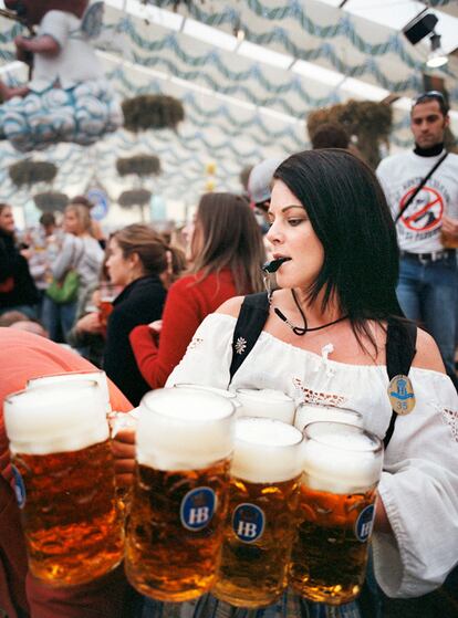 La fotógrafa alemana Julia Zimmermann ha captado la esencia de la espectacular fiesta de la cerveza Oktoberfest. Sus imágenes de las experiencias gastronómicas populares podrán verse en el FoodPhoto Festival de Tarragona.