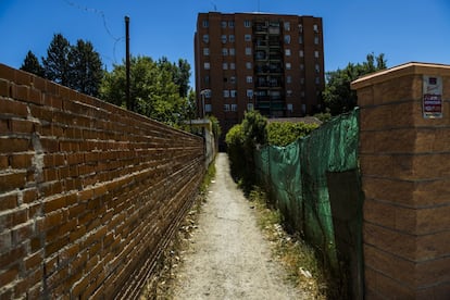 Pasadizo que comunica el sector 5 con la urbanización de Covibar, en Rivas.