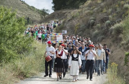 Cabecera de la comitiva de la fiesta del euskera en Álava, celebrada en Lapuebla de Labarca.