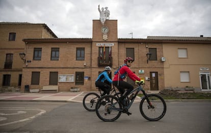 Fachada del Ayuntamiento de Husillos.