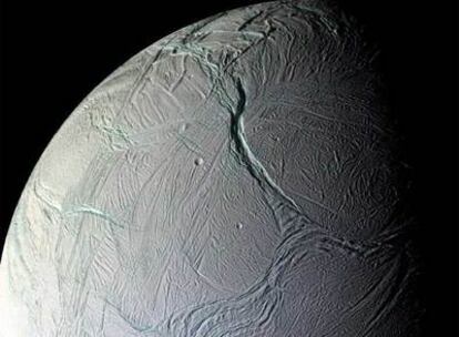 Imagen de la superficie de 'Enceladus' captada por la sonda 'Cassini'