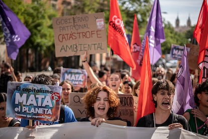Las concentraciones de los jóvenes activistas tiene lugar seis semanas antes de la cumbre climática de la ONU, conocida como COP27, en Sharm El-Sheikh (Egipto).