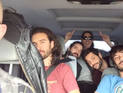 Vetusta Morla en la furgoneta, de gira, en octubre de este año.