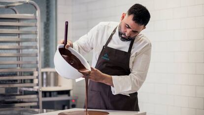 Paco Llopis, de la chocolatería Utopick, ubicada en el barrio de Ruzafa (Valencia).