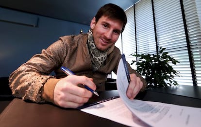 Messi, el 7 de febrero de 2013, cuando firmó la última renovación de su contrato.