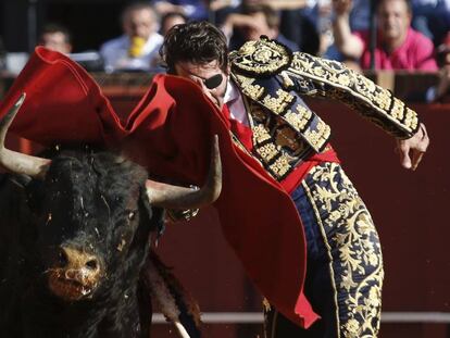 Juan Jos&eacute; Padilla, con el primero de su tarde.