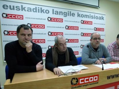 Representantes de CCOO, durante la rueda de prensa en Bilbao.