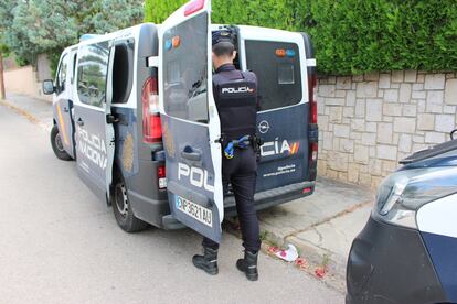 Imagen de un furgón de policía en Valencia.