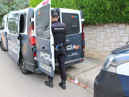 Imagen de un furgón de policía en Valencia.