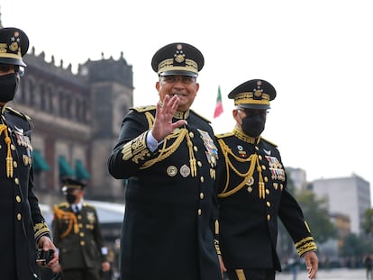 Luis Cresencio Sandoval, Secretario de Defensa, durante un desfile para celebrar el 111 aniversario de la Revolución Mexicana en el Zócalo el 20 de noviembre de 2021.