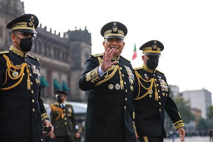 Luis Cresencio Sandoval, Secretario de Defensa, durante un desfile para celebrar el 111 aniversario de la Revolución Mexicana en el Zócalo el 20 de noviembre de 2021.