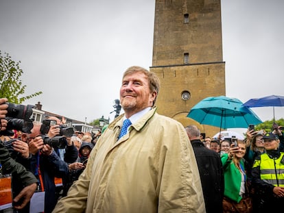 El rey Guillermo de Holanda visita las Islas Wadden el 9 de mayo de 2023 en Terschelling (Países Bajos).