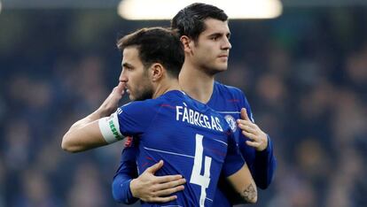 Cesc, ya en el Mónaco, abraza a Morata, uno de los objetivos el Barça.