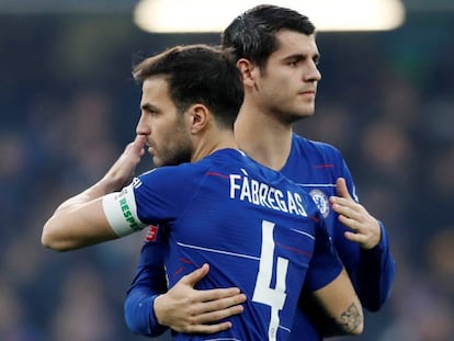 Cesc, ya en el Mónaco, abraza a Morata, uno de los objetivos el Barça.