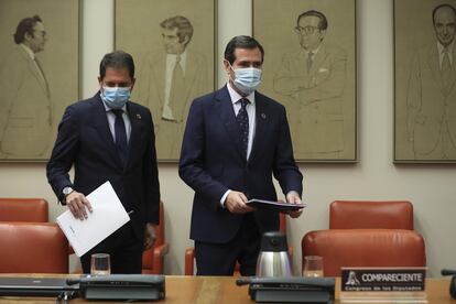 Antonio Garamendi (a la derecha), con el presidente de Cepyme, Gerardo Cuerva, el jueves en el Congreso de los Diputados.