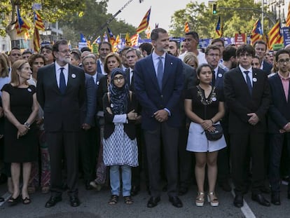 Felipe VI junto a otras autoridades en la manifestación 'No tinc por' (No tengo miedo), de 2017, contra los atentados de La Rambla y Cambrils.