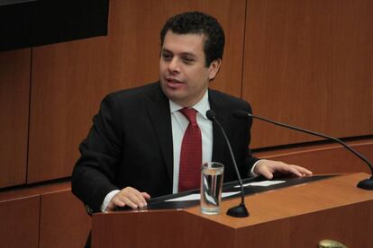 El consejero jurídico de Los Pinos, Humberto Castillejos, en el Senado.