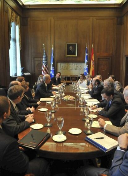 Alfredo Pérez-Rubalcaba, durante la reunión que ha mantenido con el fiscal general de EEUU, Eric Holder.