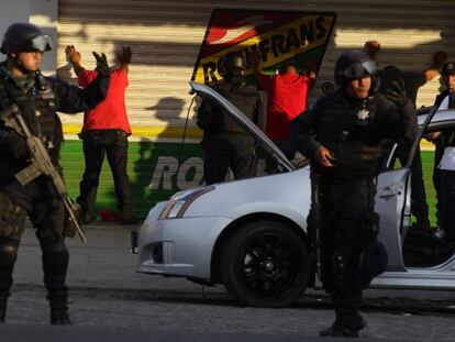 Federal police arrested on Sunday members of Los Caballeros Templarios drug cartel, including one leader &#039;El Toro.&#039;