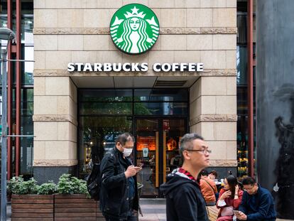 Un local de Starbucks en Shanghái, China.