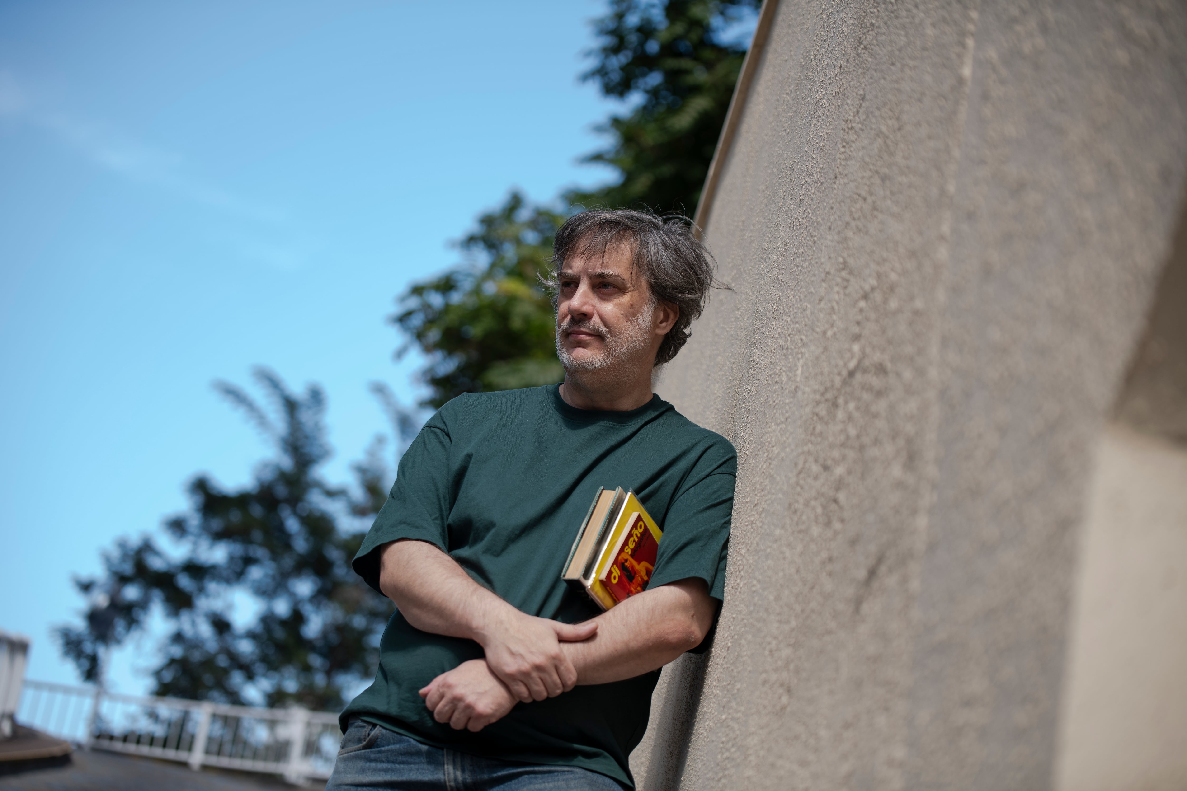 Matías Rivas, poeta y editor: “Hoy todo es información. Y los datos son matapasiones”