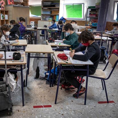 COMUNIDAD VALENCIANA
VALENCIA
26-2–21
Gran radiografía del curso. En la imagen estudiantes de un colegio público. Mare Nostrum de Valencia, una clase de sexto de primaria. Estudiantes, niños, educación,estudiantes, colegio, alumnos, niños, clases, infantil, primaria, adolescentes , jóvenes.
FOTO: MÒNICA TORRES/EL PAIS