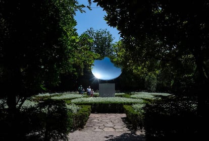 'Sky Mirror', actualmente en exposición en los jardines del Museo Serralves.