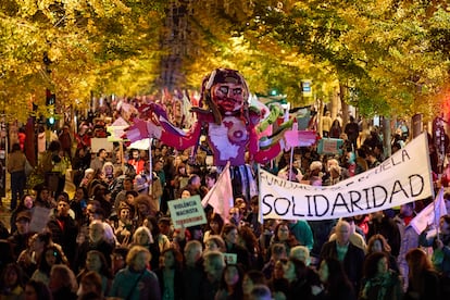 Manifestación con motivo del 25N, Día Internacional de la Eliminación de la Violencia, este lunes en Granada.