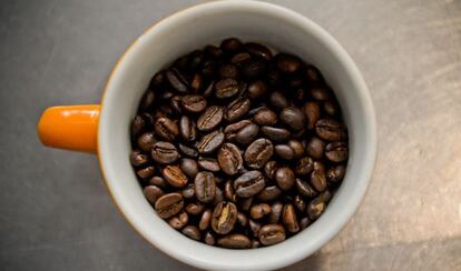 El café "de filtro" tiene más cafeína que el expreso.