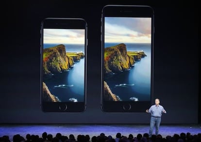 Phil Schiller, Vice Presidente de Apple, Inc. ha destacado que el iPhone 6 cuenta con pantalla de 4,7 pulgadas y resolución 1334 x 750 píxeles y otro con pantalla de 5,5 pulgadas y resolución FullHD. Esto equivale a un 38% y 185% más de píxeles frente al iPhone 5s