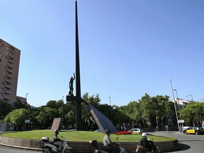 Monument a la II Rep&uacute;blica a la pla&ccedil;a Llucmajor.