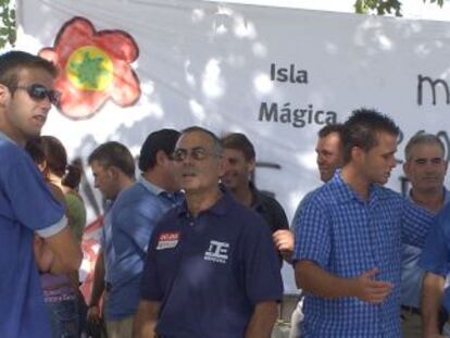 Plantilla de Isla M&aacute;gica, durante una protesta.