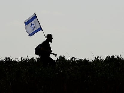 Un manifestante israelí durante una protesta contra la entrega de ayuda humanitaria a Gaza, el pasado febrero.