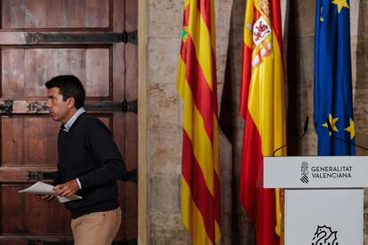 El president de la Generalitat valenciana, Carlos Mazón, tras una de las declaraciones institucional sin preguntas, el 4 de noviembre, en Valencia.